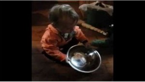 Миска для детей - это игрушка!