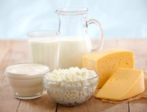 Молочные продукты и беременность: кефир, йогурт, творог, сыр и сметана
